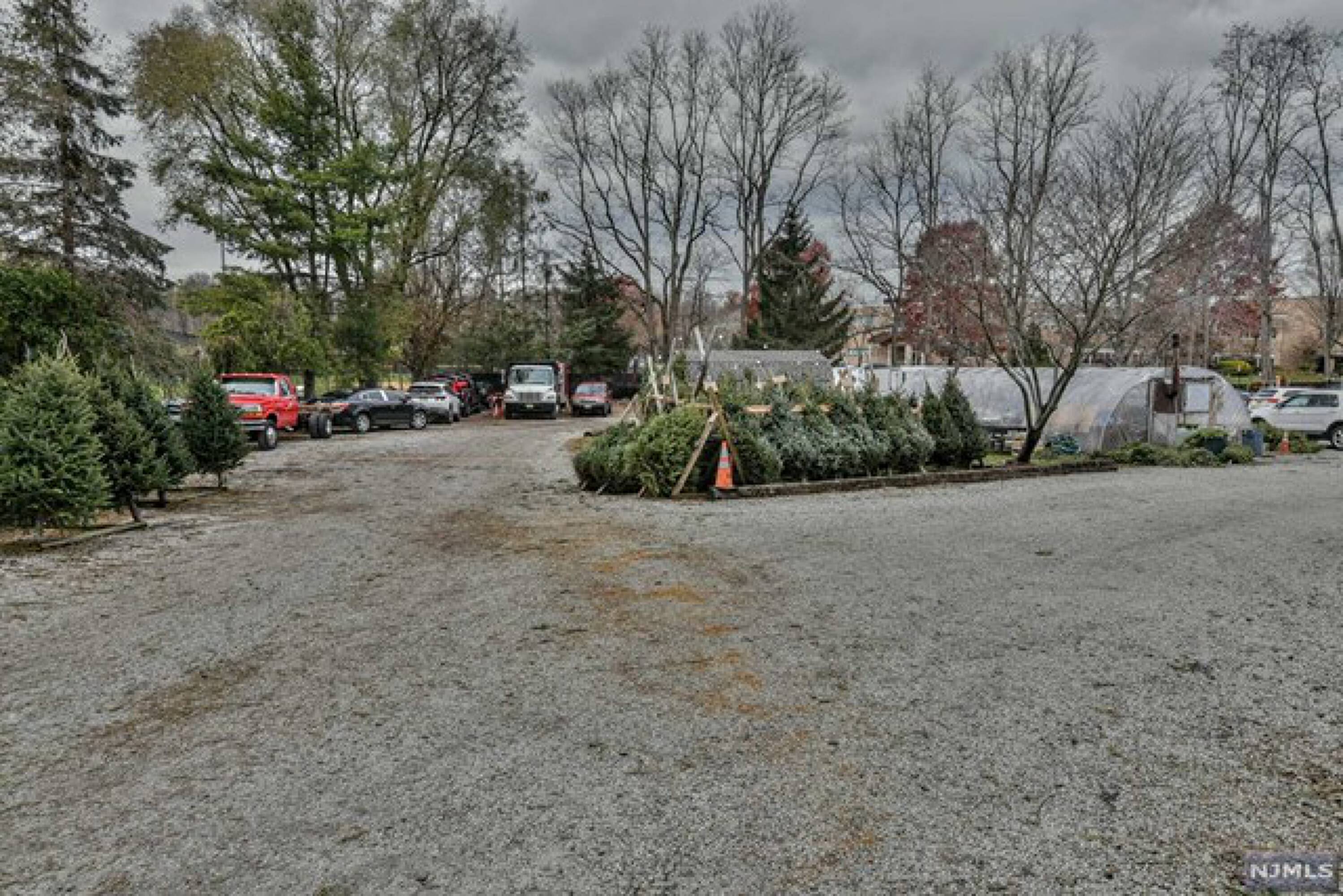 417 Paramus Rd, Paramus, NJ 07652