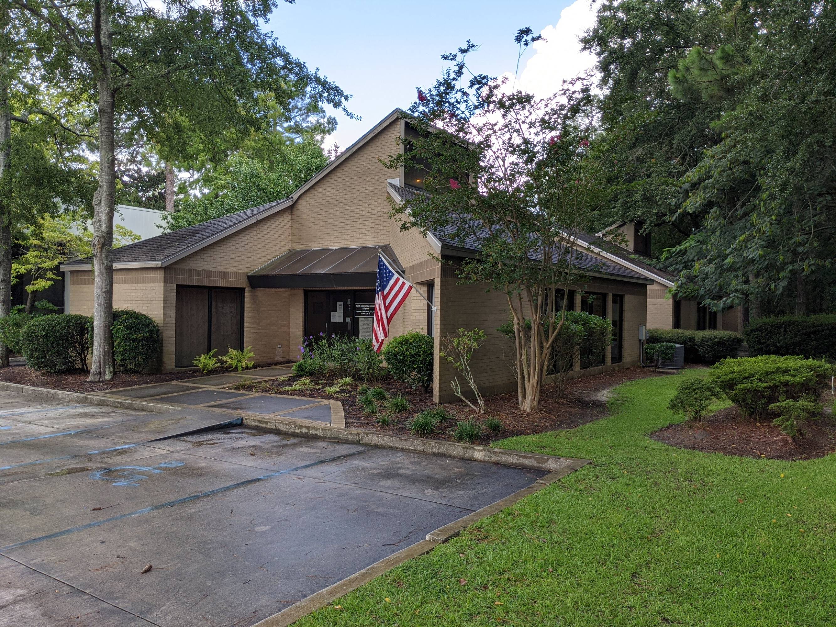 2724 N Oak St, Valdosta, GA 31602