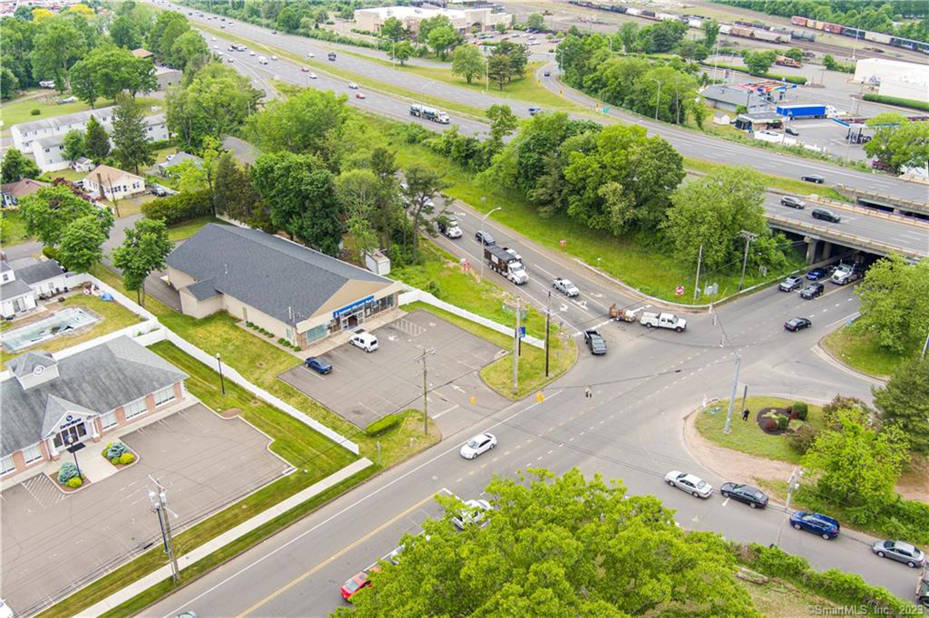 11 Montowese Ave, North Haven, CT 06473