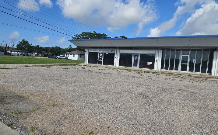 Pictures of Retail, Office, Restaurant property located at 1325 6th St N, Texas City, TX 77590 for lease - image #1