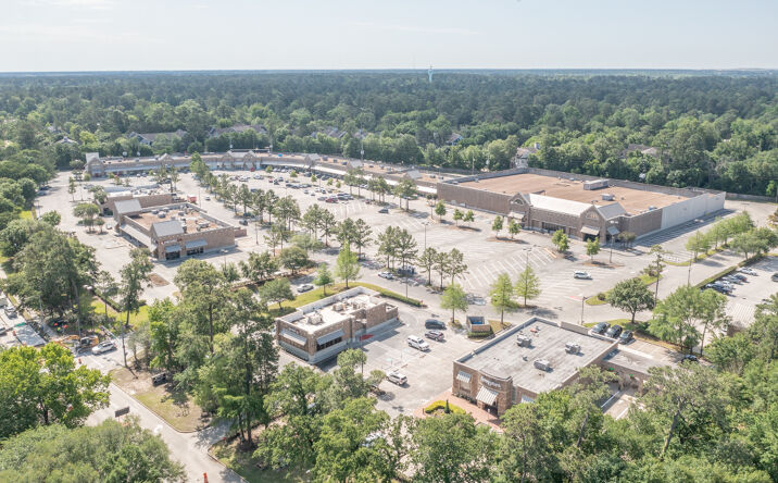 Pictures of Retail property located at 876 Kingwood Dr, Houston, TX 77339 for lease - image #1