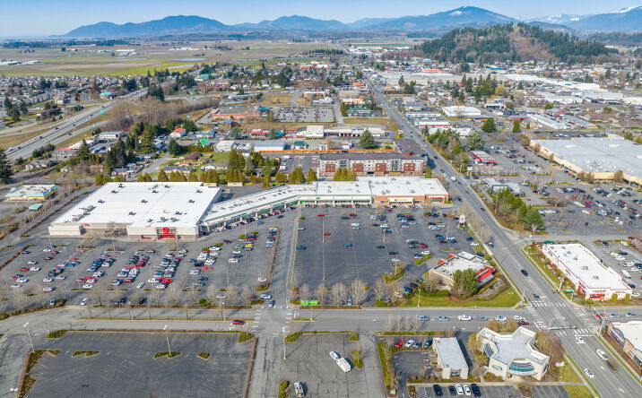 Pictures of Retail property located at 199 Cascade Mall Dr, Burlington, WA 98233 for lease - image #1