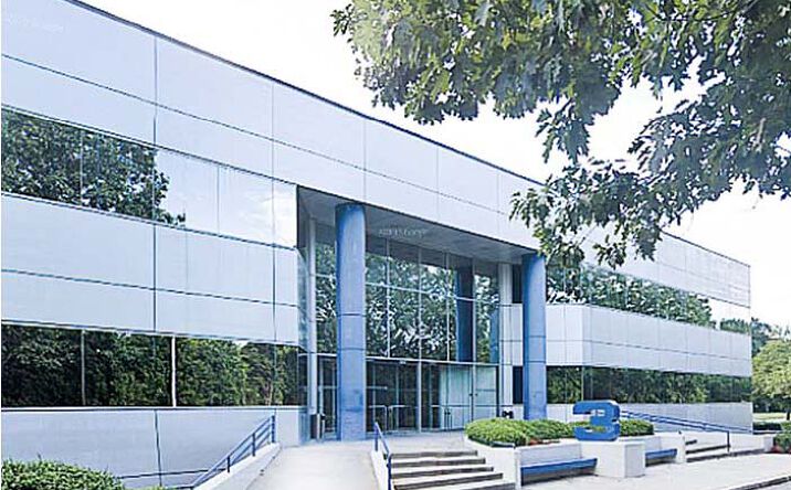 Pictures of Office property located at Expressway Plaza 1 & 3 Expressway Plaza, Roslyn Heights, NY 11577 for lease - image #1
