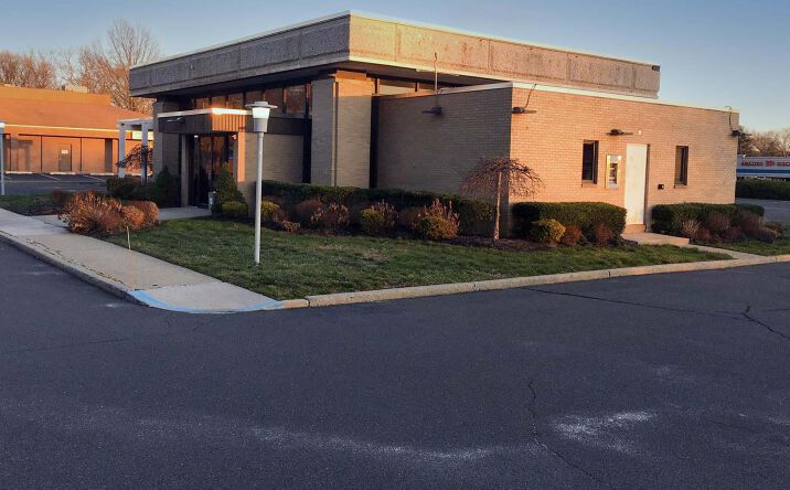 Pictures of Retail, Office, Restaurant property located at 655 Old Country Rd, Riverhead, NY 11901 for lease - image #1