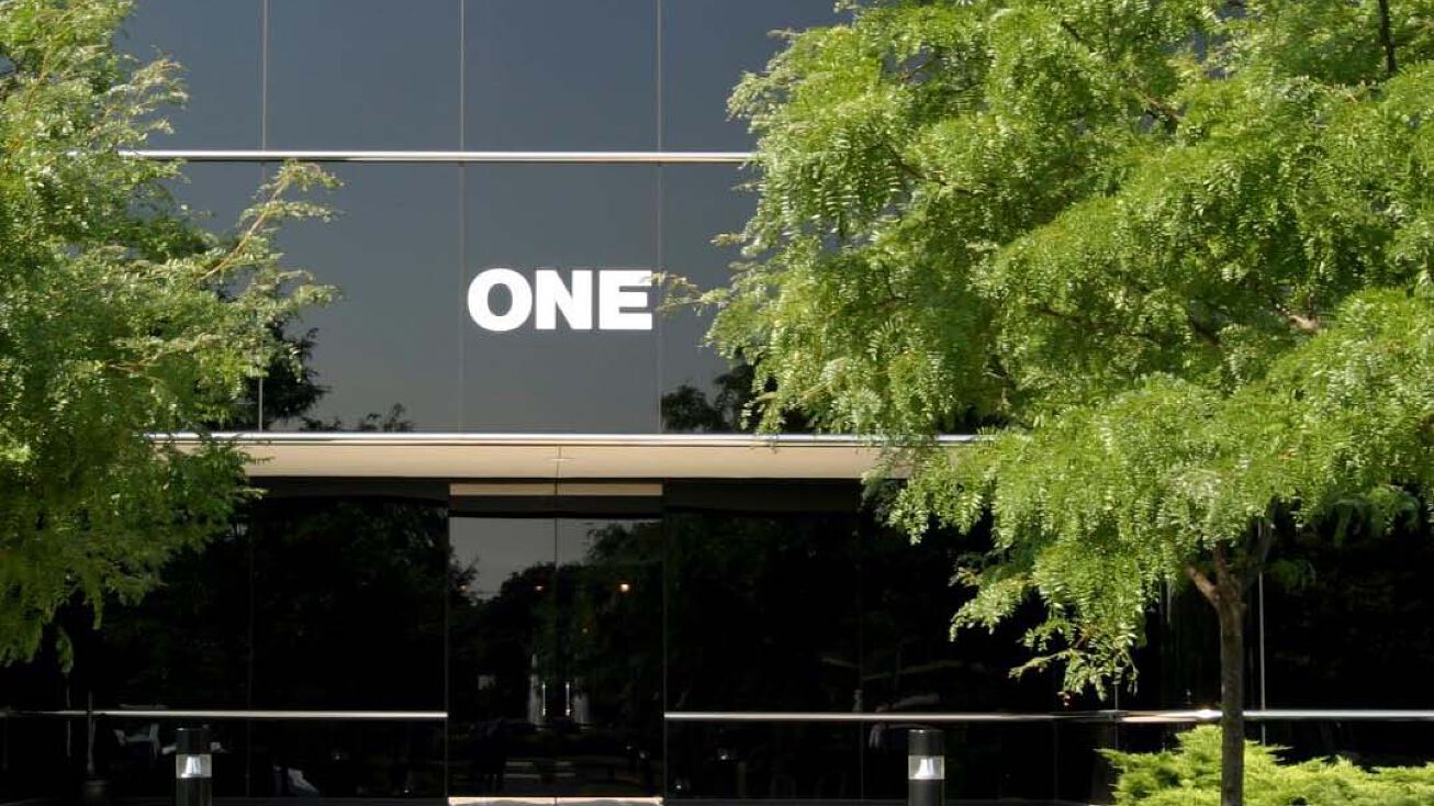 Pictures of Office property located at Airport Corporate Center