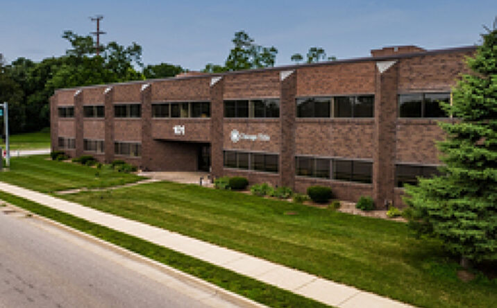 Pictures of Retail, Office property located at 490 Coventry Ln, Crystal Lake, IL 60014 for lease - image #1