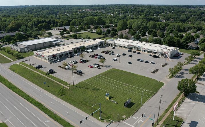 Pictures of Retail property located at 17020 E US Hwy 40, Independence, MO 64055 for lease - image #1