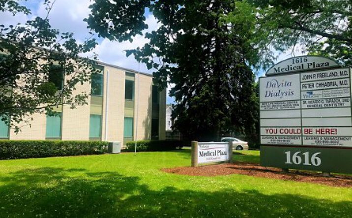 Pictures of Office property located at 1616 Grand Ave, Waukegan, IL 60085 for lease - image #1