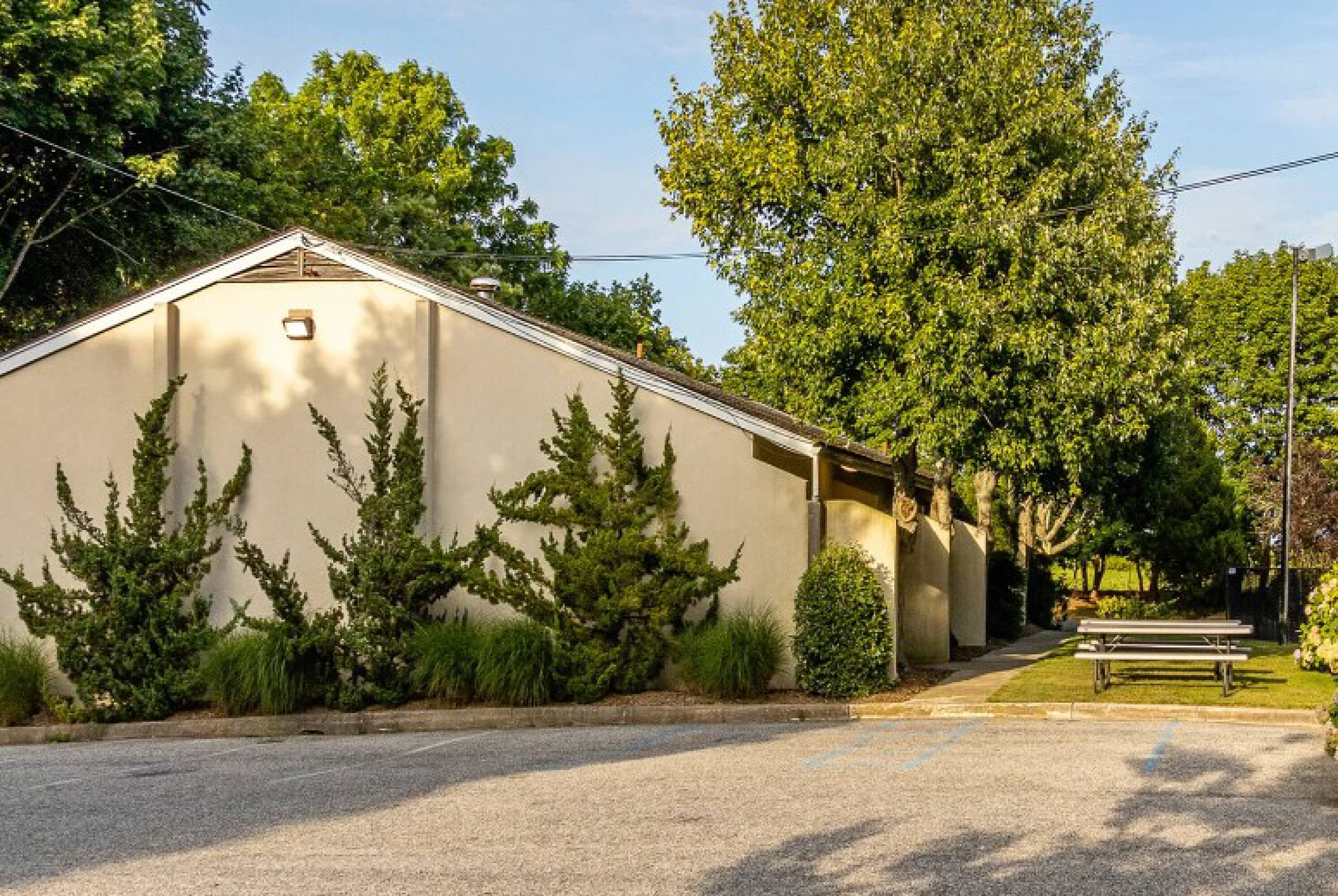 446 Edwards Ave, Calverton, NY 11933