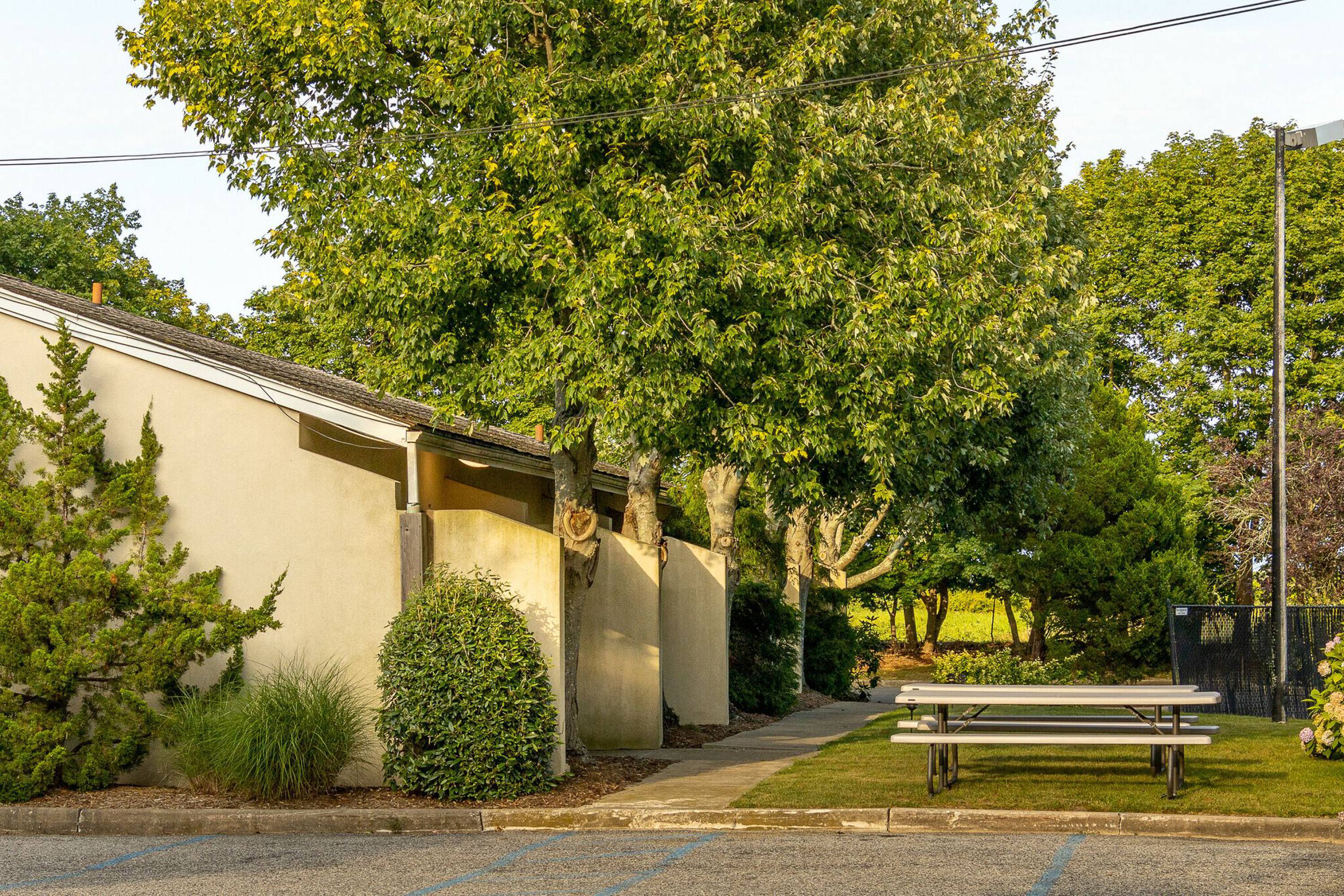 446 Edwards Ave, Calverton, NY 11933