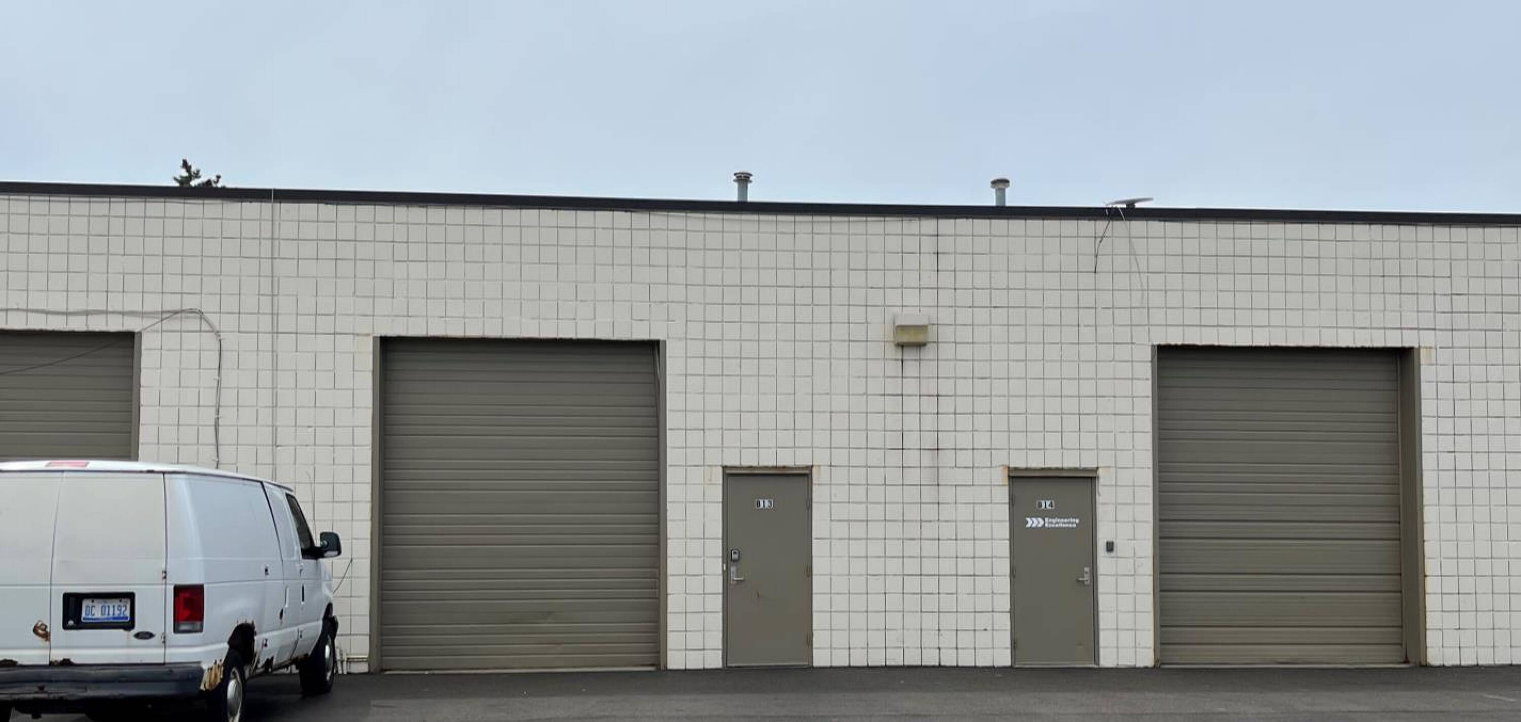 39201 Schoolcraft Rd, Livonia, MI 48150