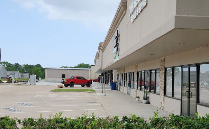 Pictures of Retail property located at 391 Columbia Memorial Pkwy, Kemah, TX 77565 for lease - image #1