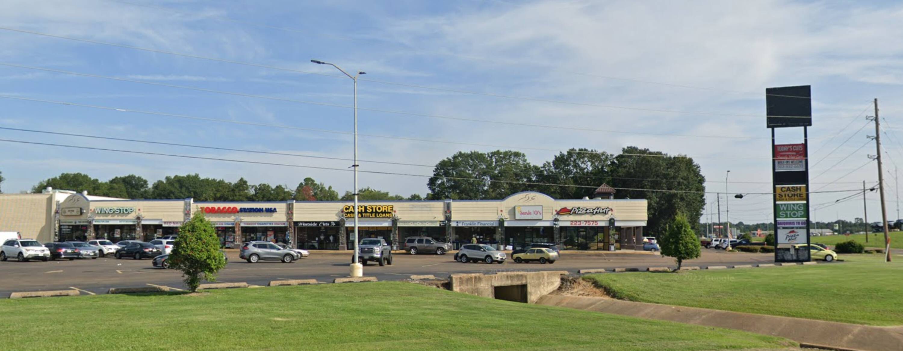 44044446 W 7th St, Wake Village, TX 75501