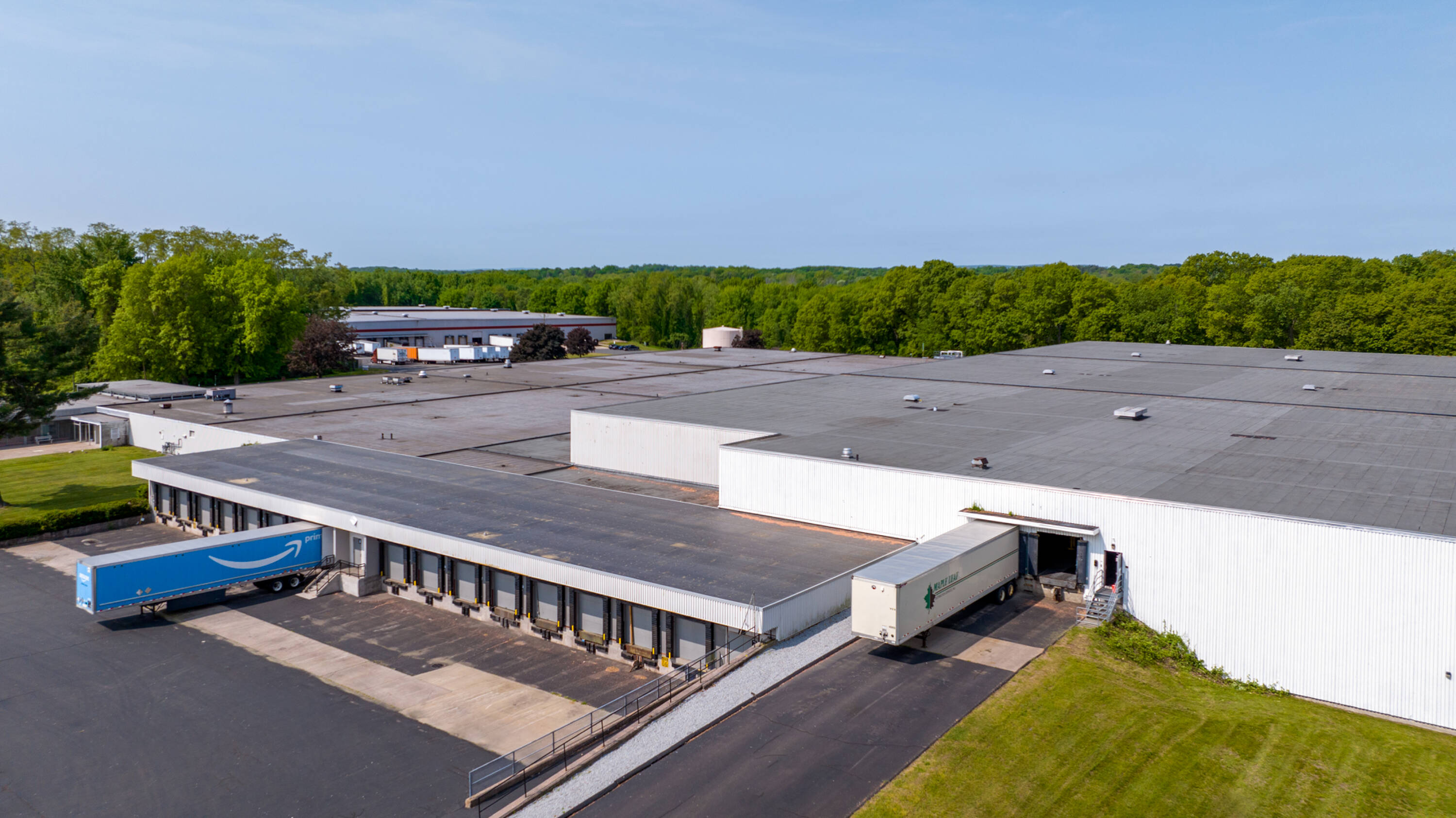 3297952