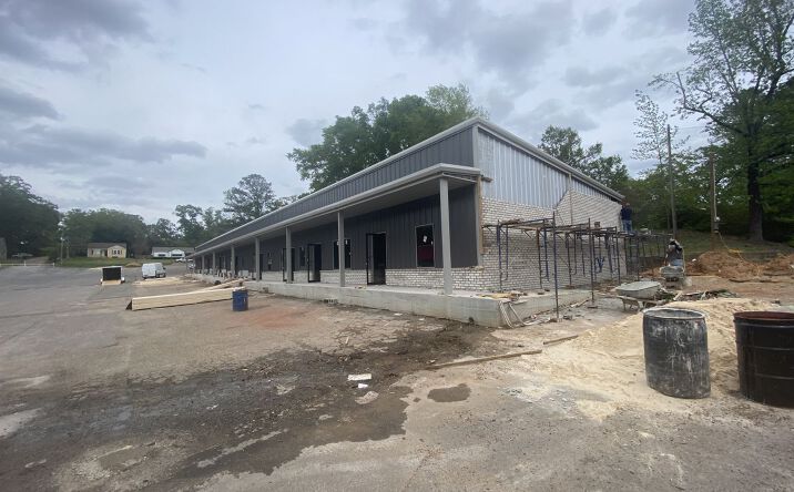 Pictures of Retail property located at 1500 N 5th Ave, Laurel, MS 39440 for sales - image #1