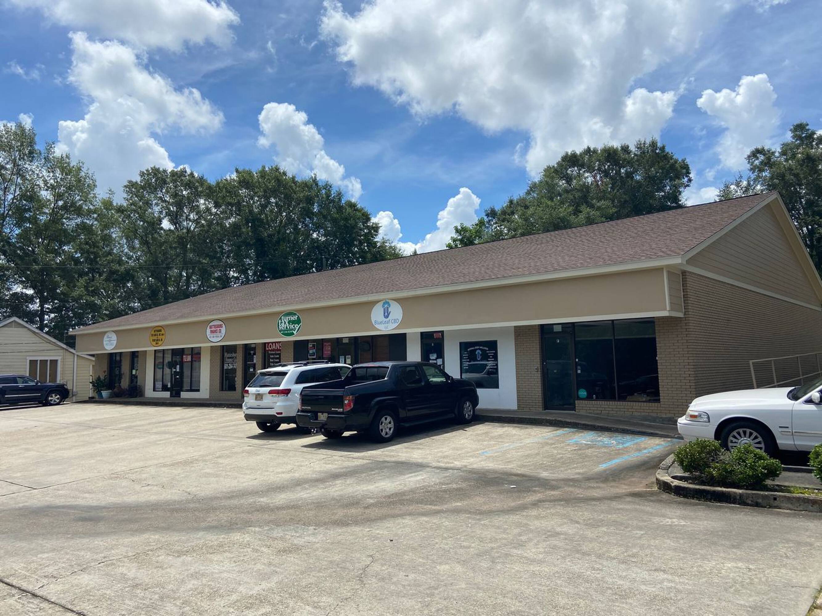 1910 HARDY ST Hattiesburg MS 39401-4917 APN: 2-028P-08-058.00 | Crexi.com