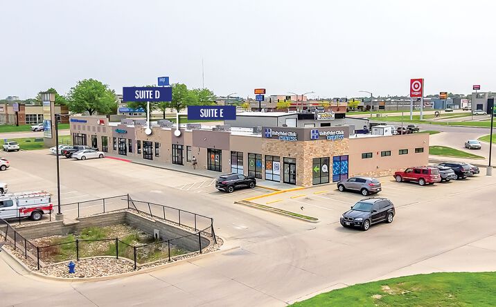 Pictures of Office, Retail property located at 1655 E San Marnan Dr, Waterloo, IA 50702 for lease - image #1