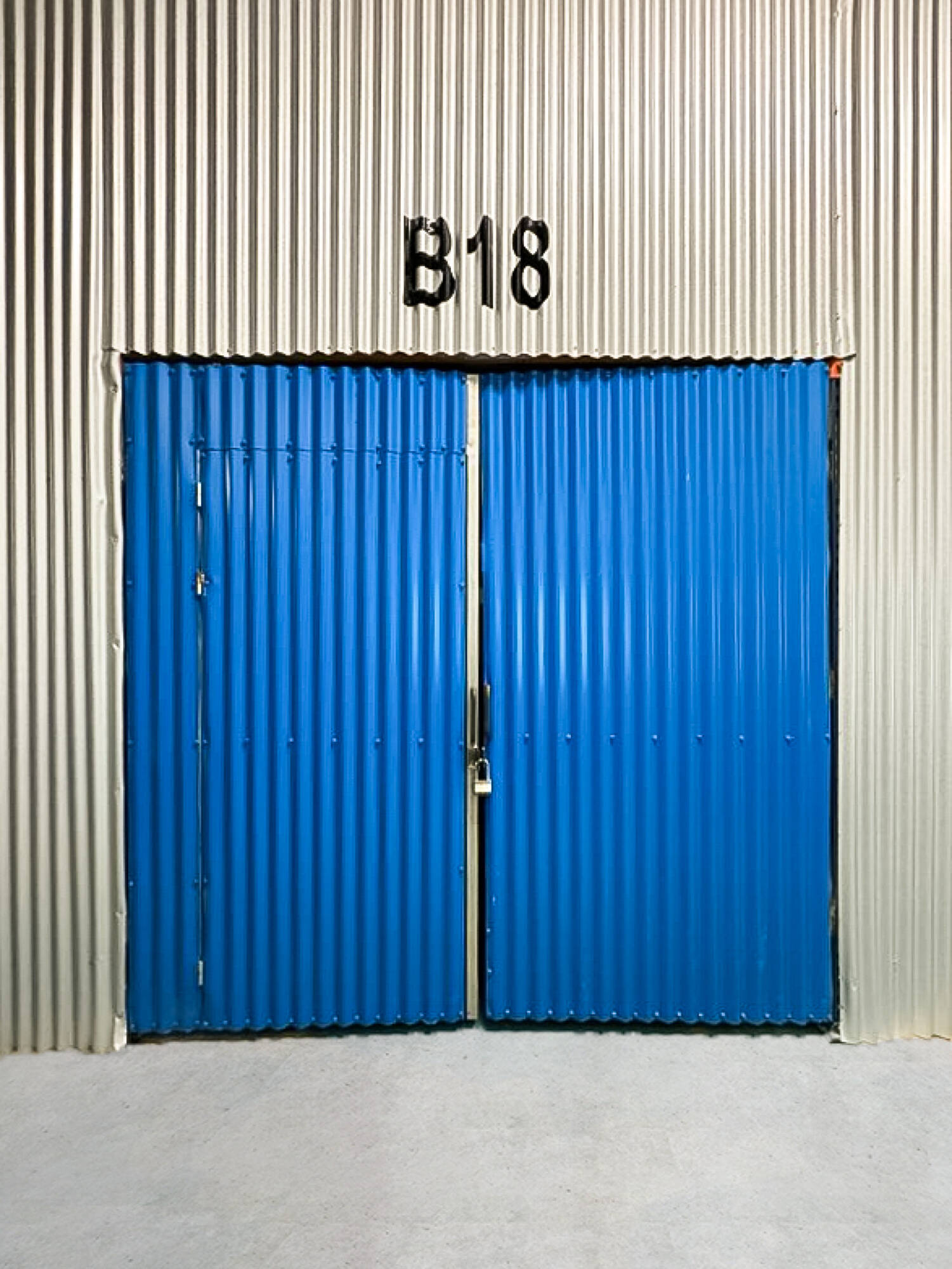 3058183