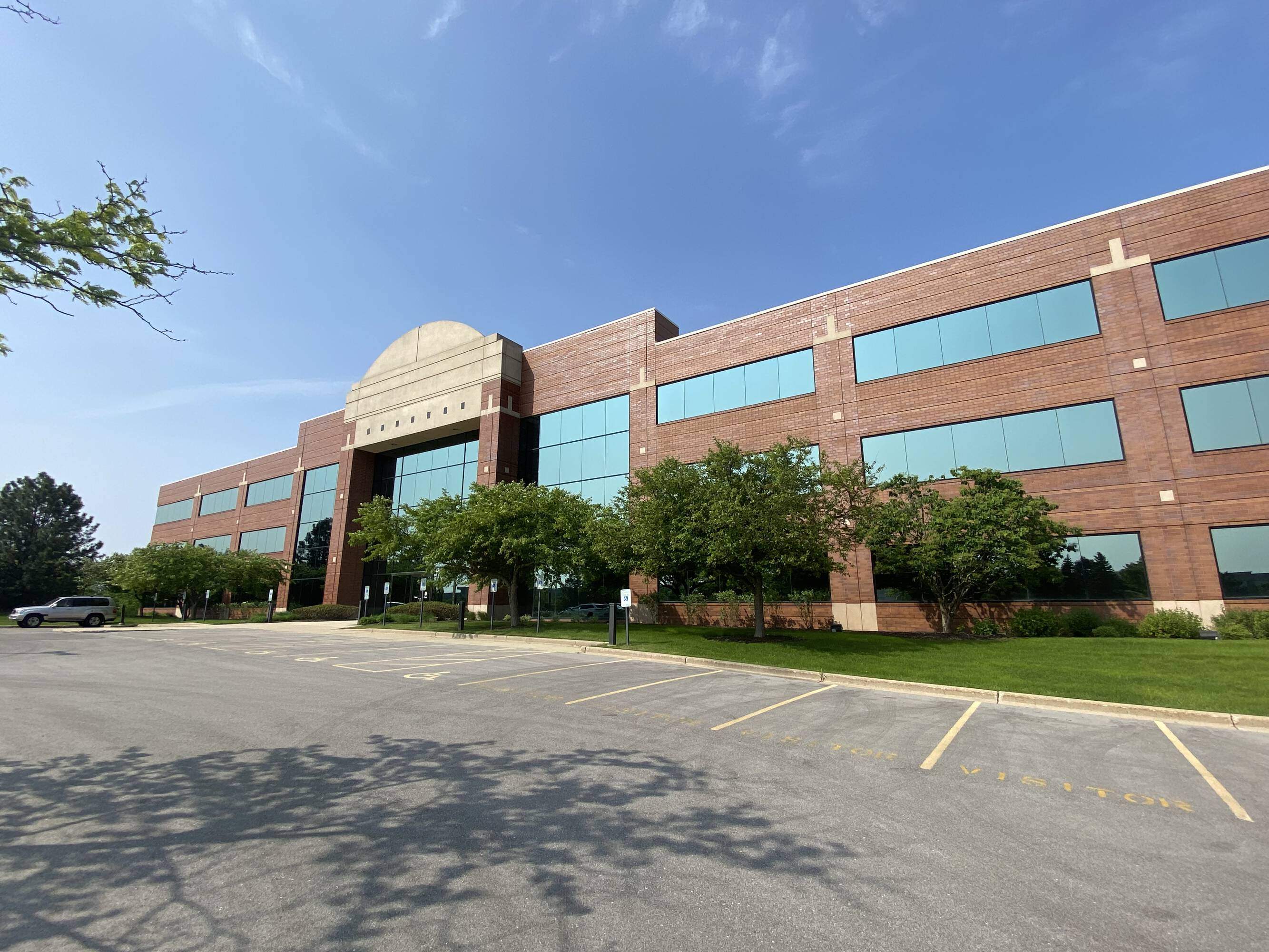 N19 W24400 Riverwood Dr, Waukesha, WI 53188