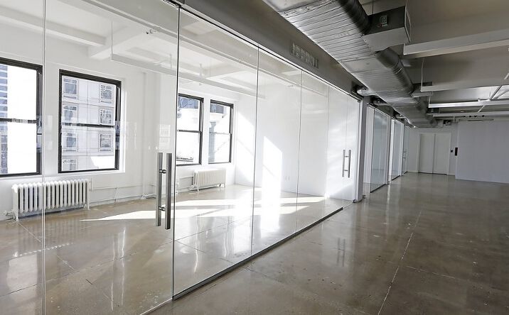 Pictures of Office property located at 5th Ave & W 46th St, New York, NY 10036 for lease - image #1