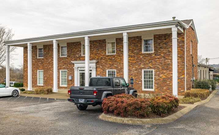 Pictures of Office, Special Purpose property located at 700 E Main St, Hendersonville, TN 37075 for lease - image #1