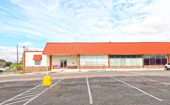 Pictures of Industrial property located at 820 Guadalupe St, Laredo, TX 78040 for lease - image #1
