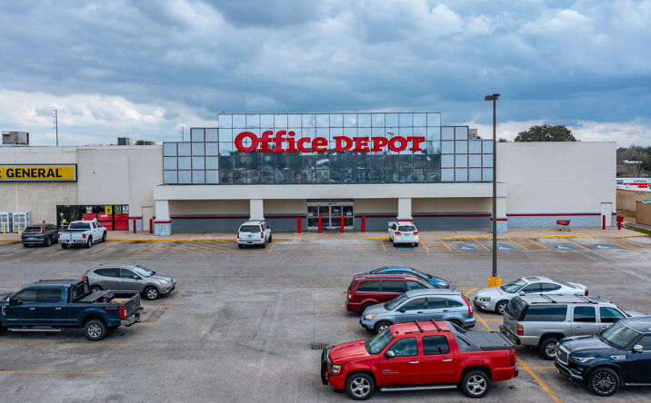 Pictures of Retail property located at 5106, 5201, 5209-23, 5303-19, 5301 N. Navarro, Victoria, TX 77904 for lease - image #1