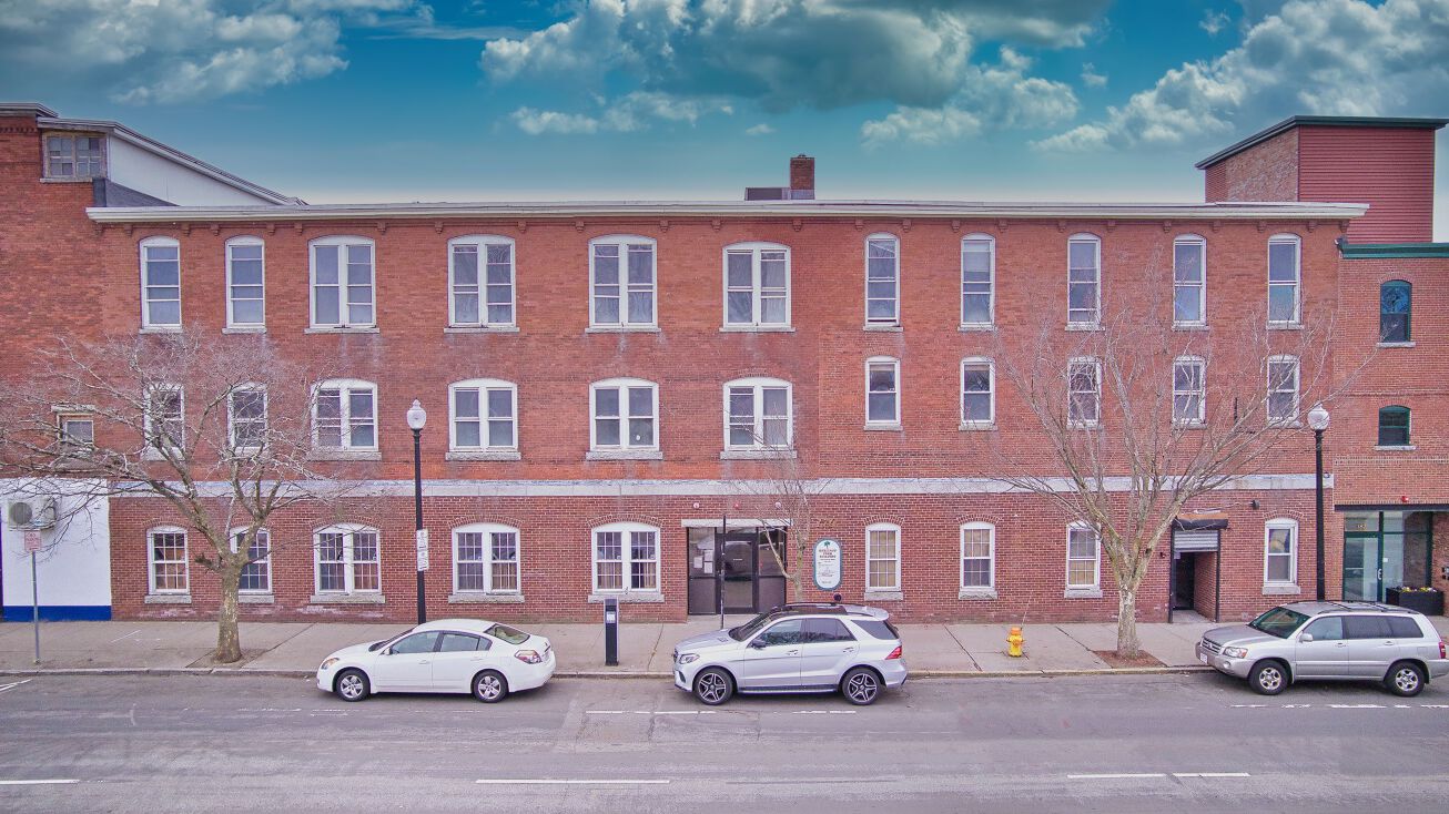 220 Common St, Lawrence, MA 01840 Retail Space for Lease 220 Common