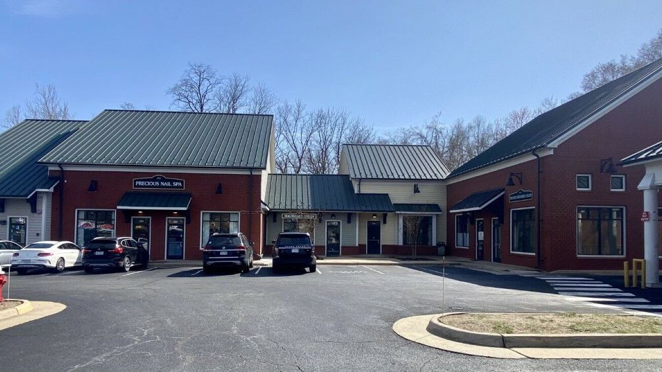 818842 South King Street Center, Leesburg, VA 20175 Retail Space for