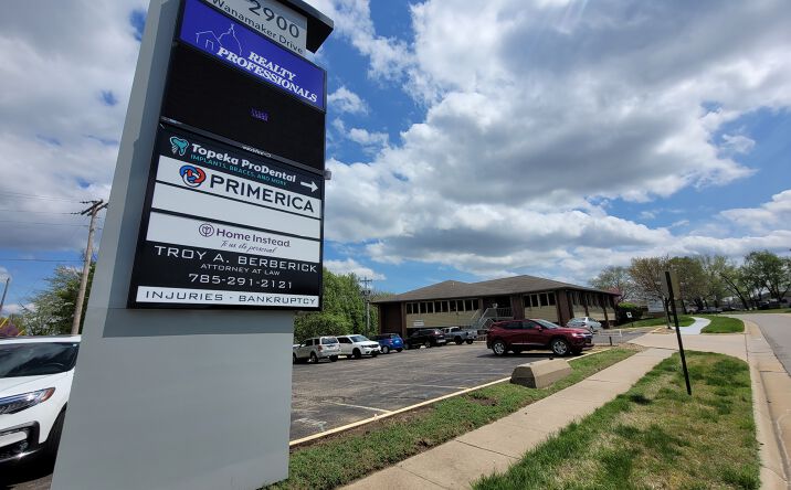 Pictures of Office property located at 2900 SW Wanamaker Dr, Topeka, KS 66614 for sales - image #1