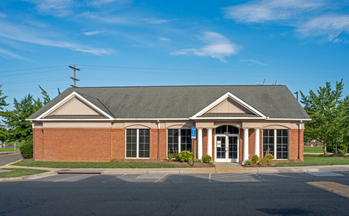 Pictures of Retail, Office, Restaurant property located at 6130 Redwood Square Centre, Centreville, VA 20121 for lease - image #1