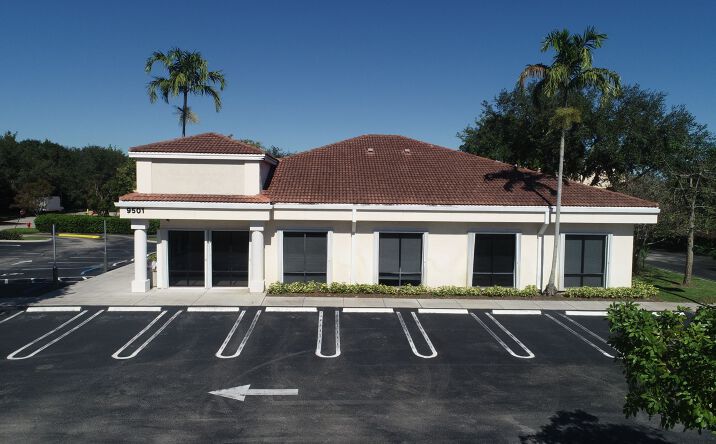 Pictures of Retail, Restaurant property located at 9501 Wiles Rd, Coral Springs, FL 33076 for lease - image #1