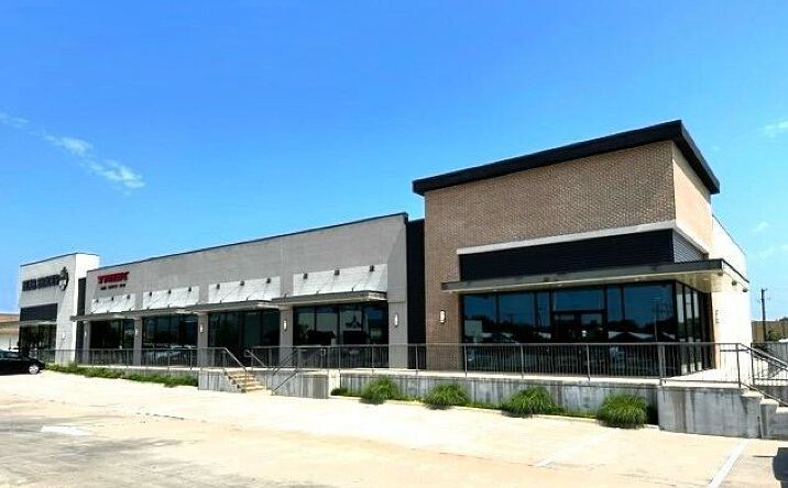 Pictures of Retail, Office property located at 1120 Lake Air Dr, Waco, TX 76710 for lease - image #1