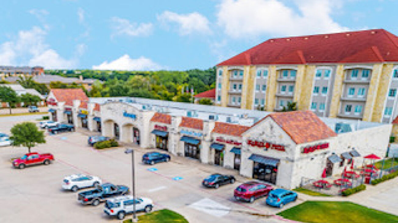 26 E Debbie Ln, Mansfield, TX 76063 Retail Space for Lease