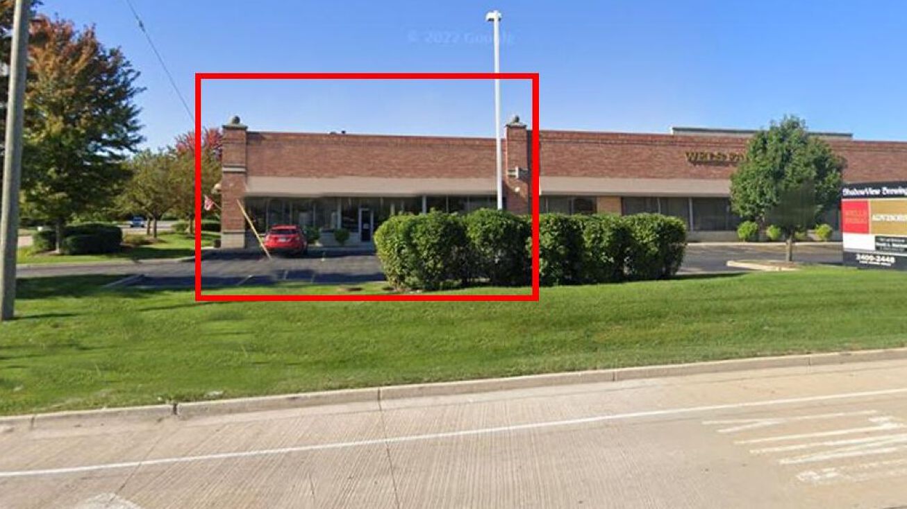 2400 Lake Shore Dr, Woodstock, IL 60098 Retail Space for Lease 2400