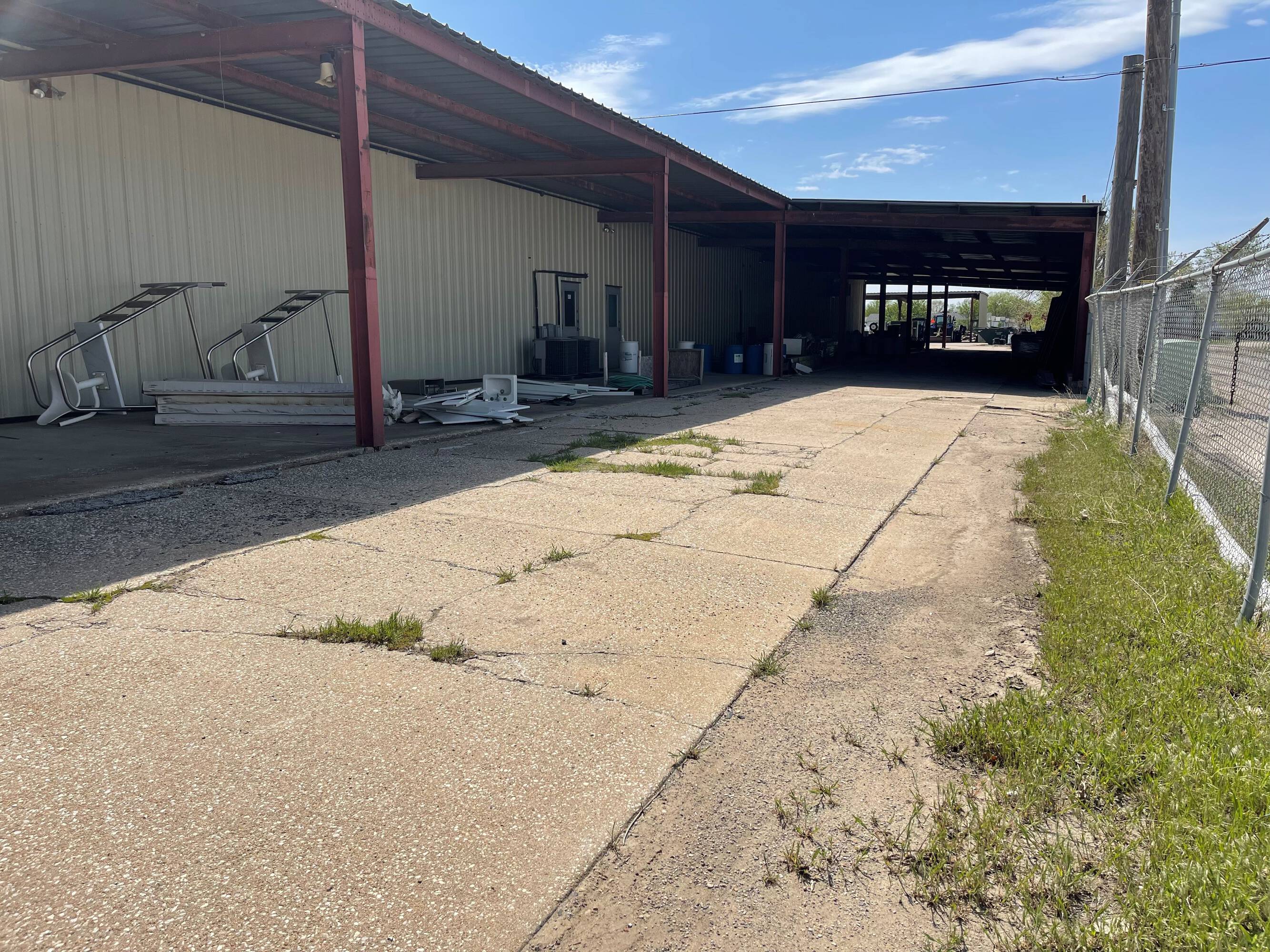 225 S Meridian Rd, Newton, KS 67114