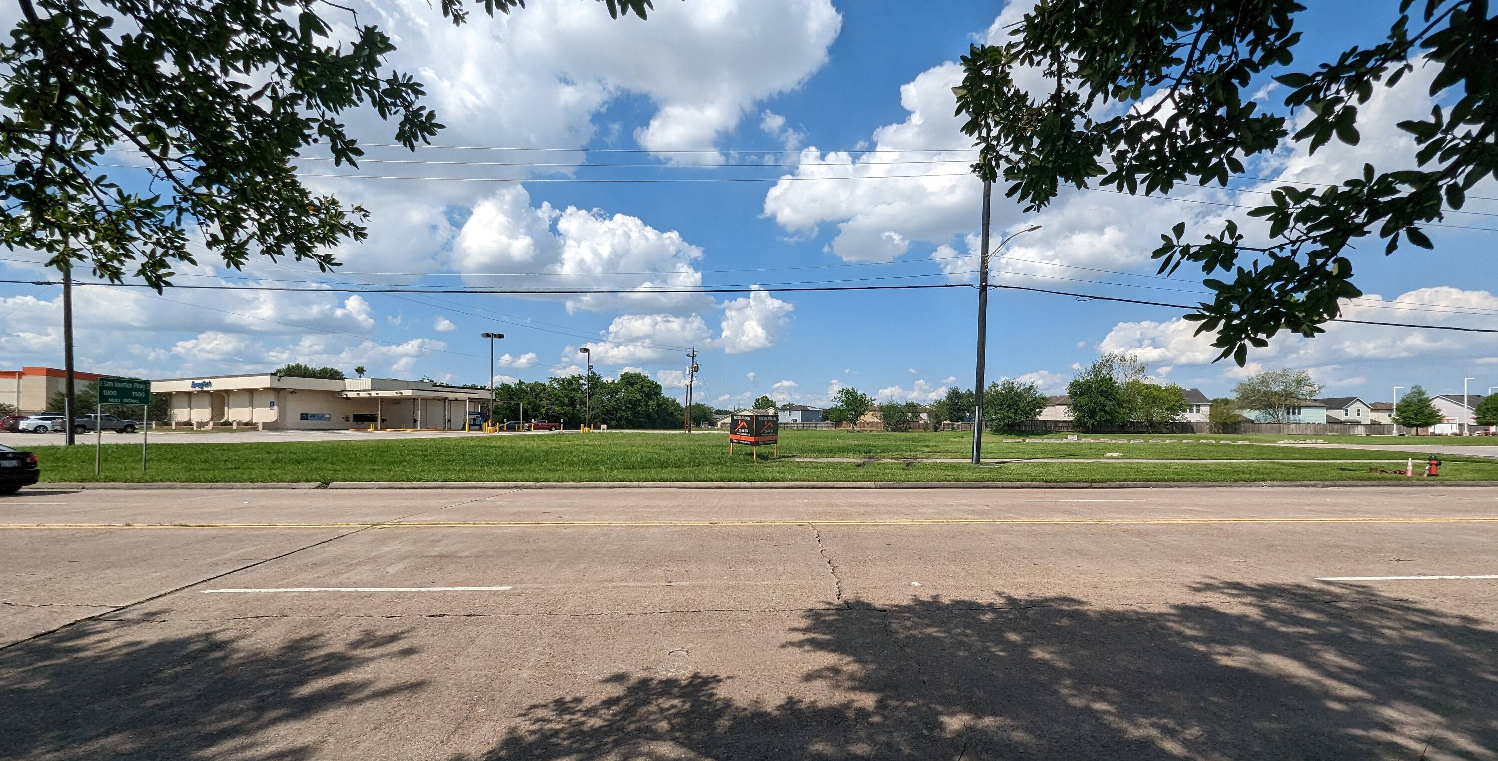 3915 Red Bluff Rd, Pasadena, TX 77503