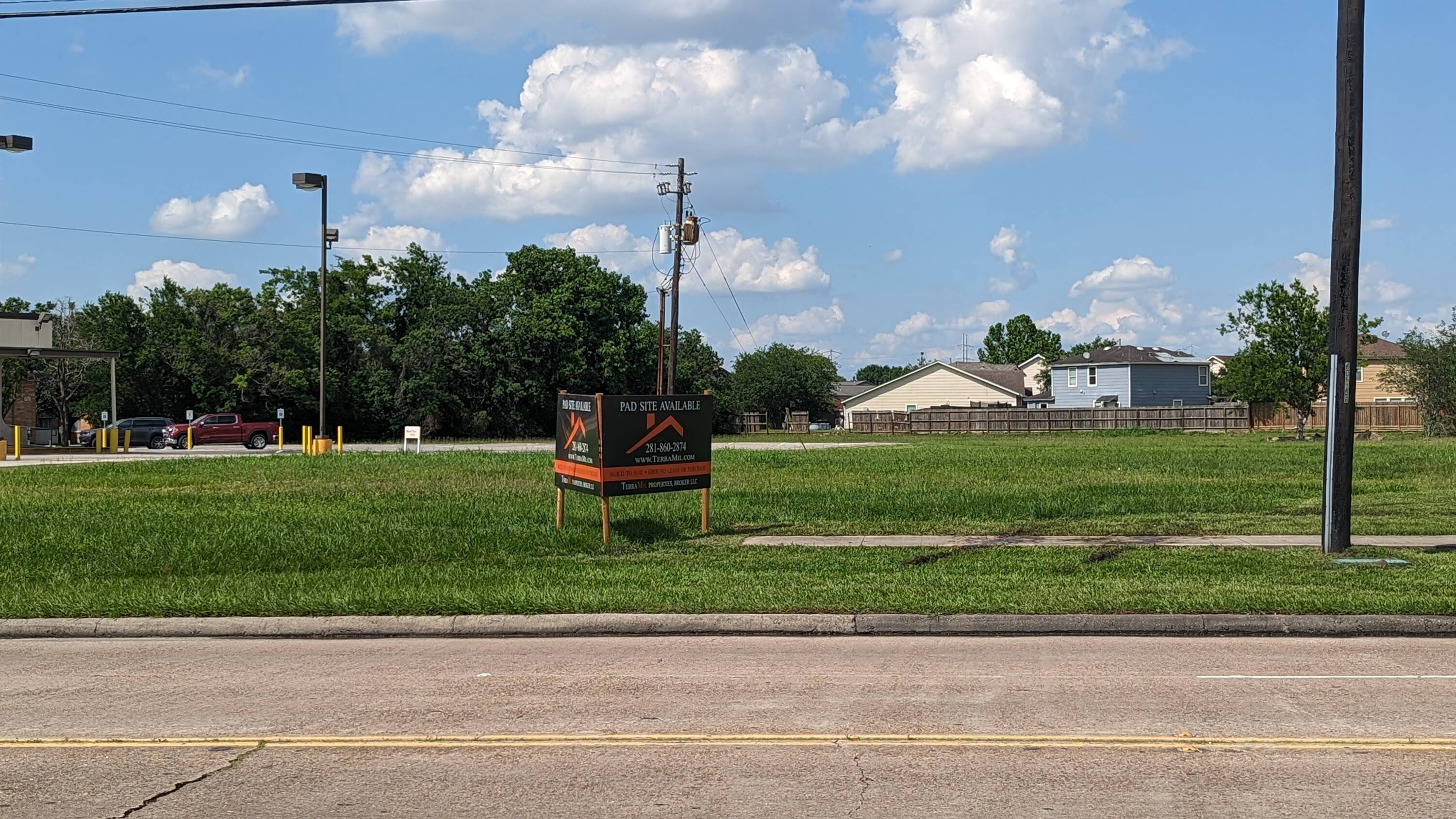 3915 Red Bluff Rd, Pasadena, TX 77503