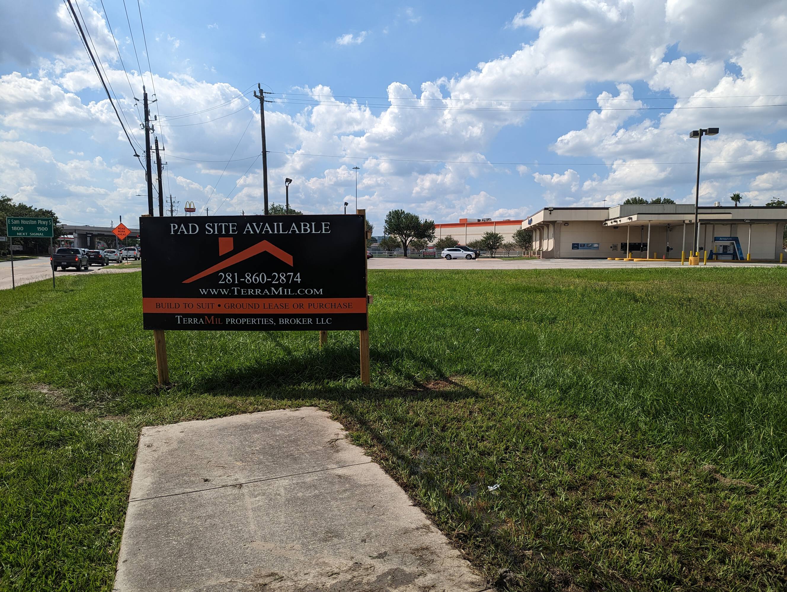 3915 Red Bluff Rd, Pasadena, TX 77503