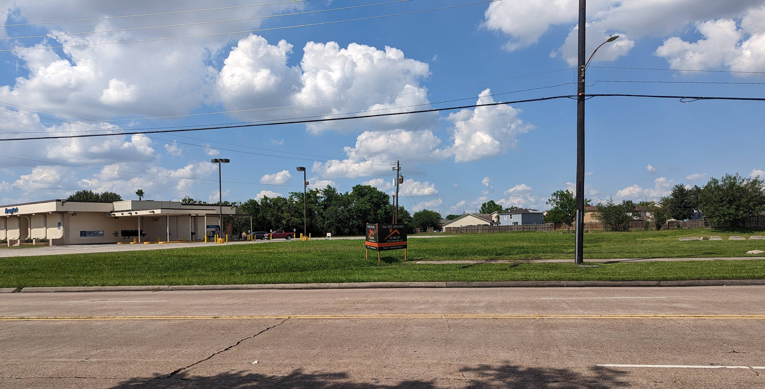 3915 Red Bluff Rd, Pasadena, TX 77503