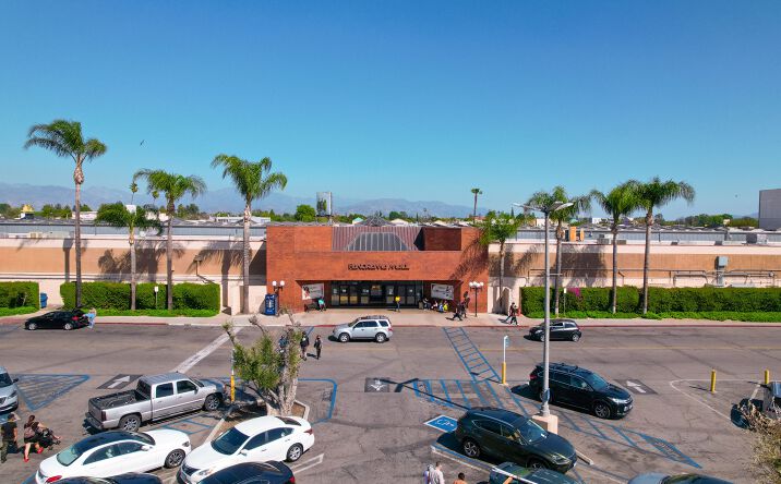Pictures of Retail property located at 8401 Van Nuys Blvd, Los Angeles, CA 91402 for lease - image #1