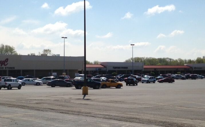 Pictures of Retail property located at 116 Cherry Tree Plaza, Washington, IN 47501 for lease - image #1