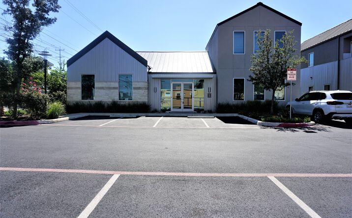 Pictures of Office property located at 366 W Sunset Rd, San Antonio, TX 78209 for lease - image #1