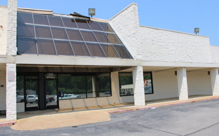 Pictures of Retail, Office, Restaurant property located at 1321 S Highland Ave, Jackson, TN 38301 for lease - image #1