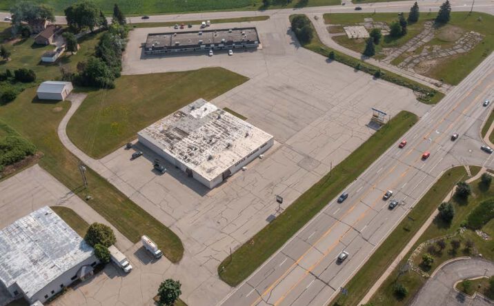Pictures of Retail property located at 1021 E Commerce Blvd, Slinger, WI 53086 for lease - image #1