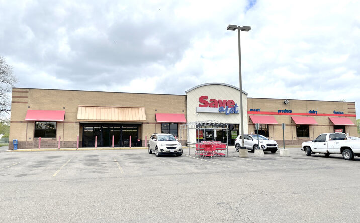 Pictures of Retail property located at 2901 Mahoning Rd NE, Canton, OH 44705 for lease - image #1