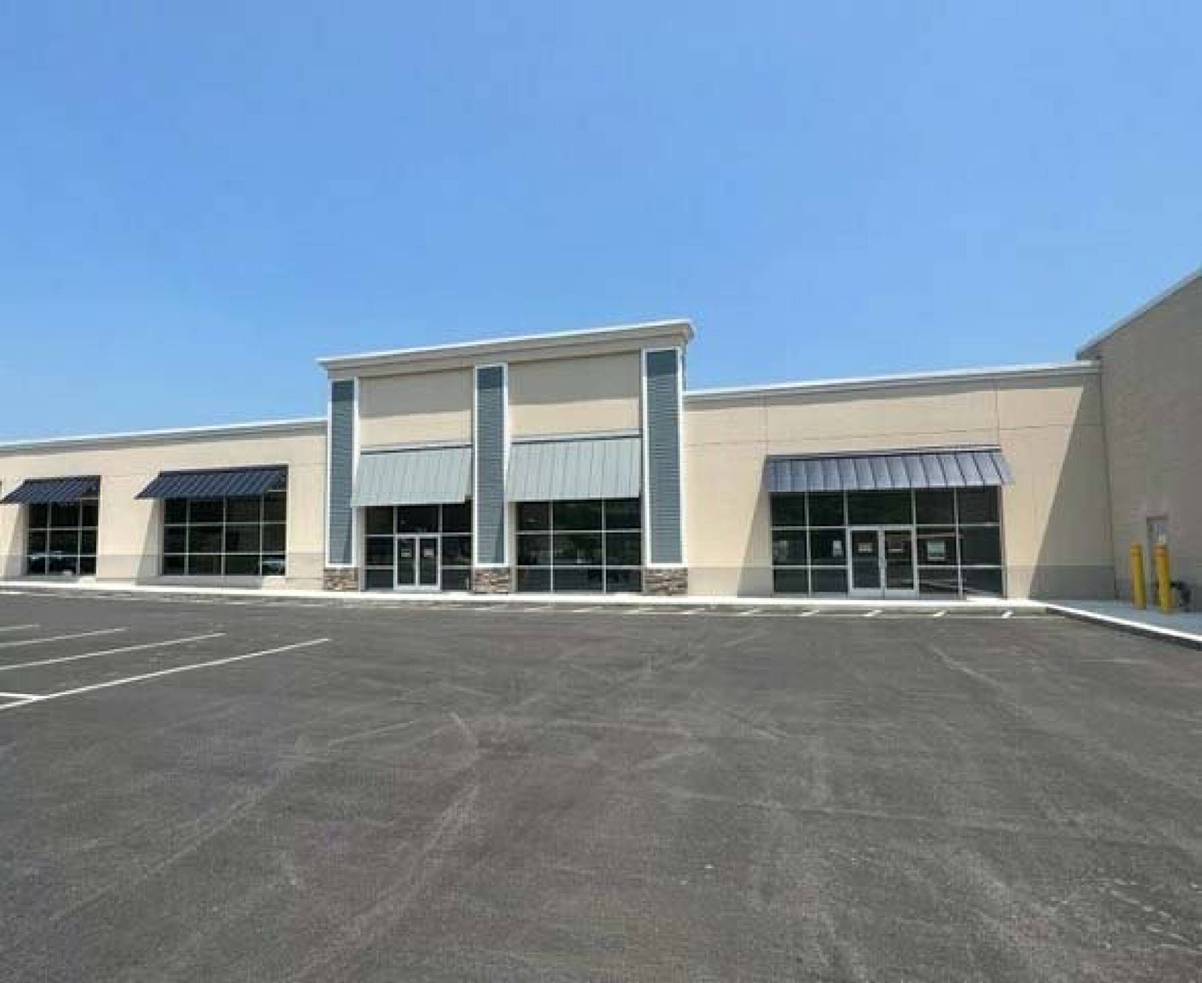 262 Swansea Mall Dr, Swansea, MA 02777