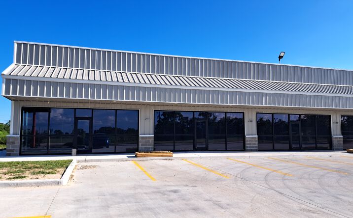 Pictures of Retail, Office, Restaurant property located at 1741 TX-35 Loop, Alvin, TX 77511 for lease - image #1