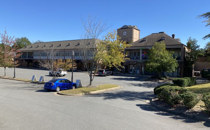 Pictures of Retail, Restaurant property located at 27 Rahling Cir, Little Rock, AR 72223 for lease - image #1
