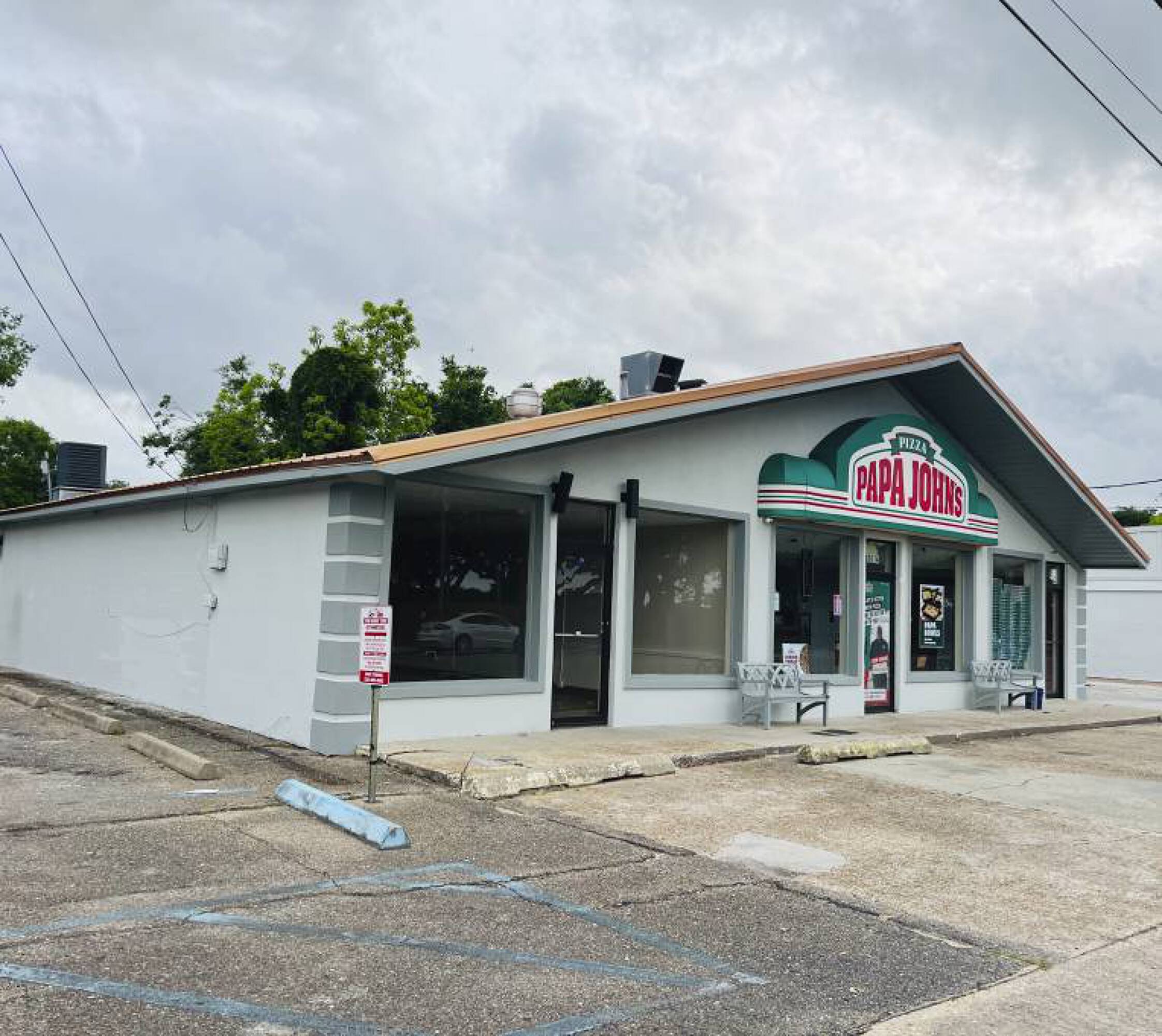 1620 Pass Rd, Biloxi, MS 39531